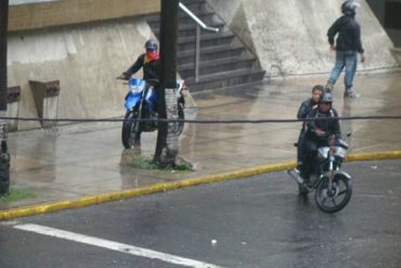 ¡ATENCIÓN! Vecinos de La Candelaria reportan que colectivos dispararon contra Parque Caracas