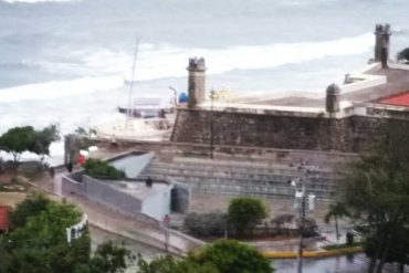 ¡ÚLTIMA HORA! 5 embarcaciones chocaron contra el Castillo de Pampatar por fuerte oleaje ocasionado por #Bret