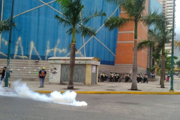 ¡SIGUE LA REPRESIÓN! PNB disparó lacrimógenas a manifestantes en La Candelaria