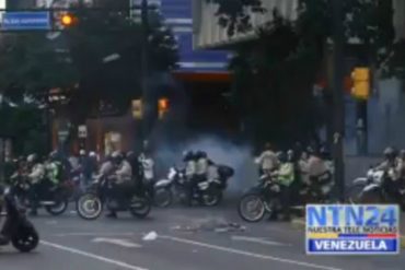 ¡GRAVE! PNB dispara bombas lacrimógenas a transeúntes en plaza Altamira