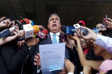 ¡IRRESPETUOSO! Pedro Carreño sugiere que los periodistas también tienen “insania mental” (menos los de VTV) (+Video)