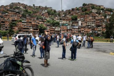 ¡LO ÚLTIMO! GNB reprime a manifestantes en la Petare-Santa Lucía #26Jun