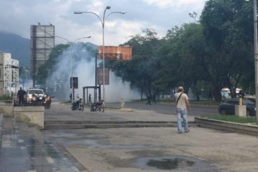 ¡GRAVE! Reportan represión con gas lacrimógeno en la avenida Las Delicias de Maracay este #16Jun