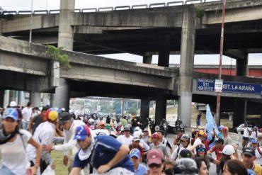 ¡LO ÚLTIMO! GNB reprimió a manifestantes en la autopista Francisco Fajardo este #3Jun (+Fotos)