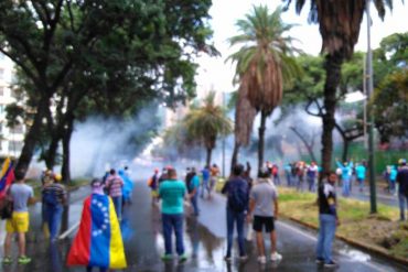 ¡LO ÚLTIMO! Fuerte represión contra manifestantes que se reunían en Montalbán #10Jun