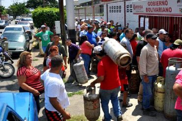 ¡UN SUPLICIO! Las penurias que pasan los venezolanos para conseguir gas doméstico