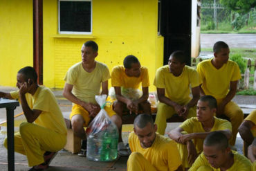 ¡COMO DELINCUENTES! Difunden imágenes de los estudiantes detenidos en la cárcel de El Dorado (+Fotos)