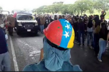 ¡CONMOVEDOR! Con aplausos y al grito de «valiente» despidieron en Aragua a Fabián Urbina (+Video)