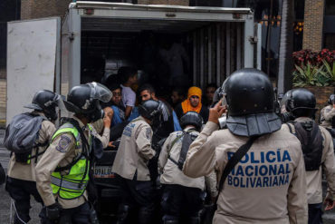 ¡TORTURA! A estudiantes detenidos en El Rosal los metieron en camión sin ventilación y con lacrimógenas (+Videos)