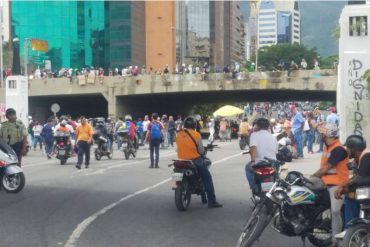 ¡ÚLTIMA HORA! Reprimen a manifestantes en Las Mercedes tras salir de Conatel #9Jun