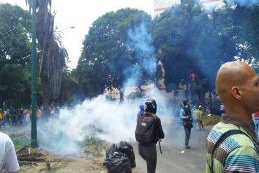 ¡LO ÚLTIMO! GNB impide y reprime marcha de las ollas vacías en Montalbán este #3Junio