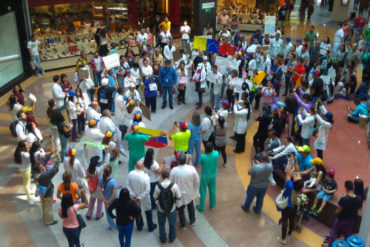 ¡ESCÚCHALA, MADURO! Médicos protestan en el Sambil: «No hay alcohol ni medicinas, en Miraflores lo que hay es cocaína»  (+Video)