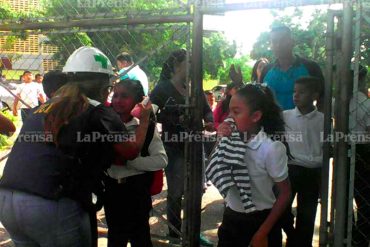 ¡SIN RAZÓN ALGUNA! Lanzan bomba lacrimógena en Escuela Bararida en Barquisimeto