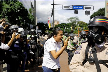 ¡SALVAJES! Así fue como la GNB lanzó lacrimógenas contra Gaby Arellano (+Video)