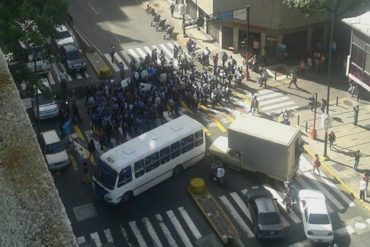 ¡PROTESTA ACTIVA! Estudiantes manifiestan en el centro de Caracas