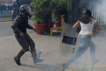 ¡SALVAJISMO SUPREMO! El régimen mostró sus garras este #5Jun agrediendo a periodistas y diputados