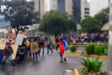 ¡ÚLTIMA HORA! Con lacrimógenas reprimen movilización opositora en la autopista Francisco Fajardo