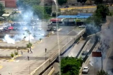 ¡URGENTE! GNB lanza lacrimógenas hacia el CCCT: ataca a manifestantes que se resguardan en el lugar