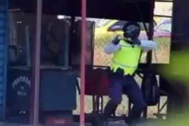 ¡GRAVÍSIMO! Pillan a la policía del Zulia usando “hondas” para reprimir a manifestantes (+Video)