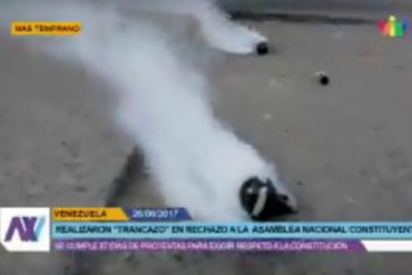 ¡QUÉ ABUSO! GNB atacó con piedras y lacrimógenas a periodistas que cubrían trancón en El Rosal (+Video)
