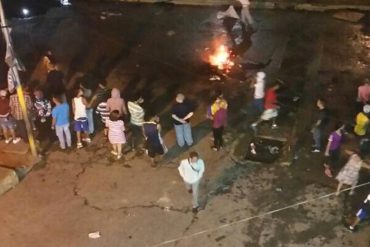¡PUEBLO CANSADO! Mamera también se alzó contra el régimen: Reportaron barricadas y cacerolazo la noche de este #8J