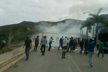 ¡ÚLTIMA HORA! GNB reprime a manifestantes en la UDO Nueva Esparta: reportan varios heridos (+Video)