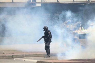 ¡QUÉ HORROR! Así sacan a manifestantes afectados tras brutal arremetida de la GNB en La Carlota (+Fotos)