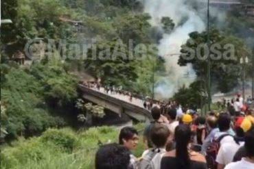 ¡ATENCIÓN! Reprimieron a estudiantes de la Unimet en el distribuidor Metropolitano: reportaron 12 heridos (+Fotos +Videos)