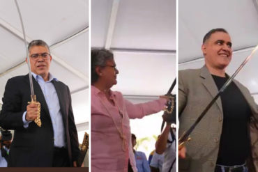 ¡EL COLMO! Maduro entrega réplicas de la espada de Bolívar a Tibisay y a otros sancionados por el Departamento del Tesoro