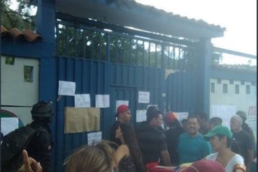 ¡VAN CON TODO! «Resistencia» se enfrenta a GNB para tomar centro electoral en Táchira