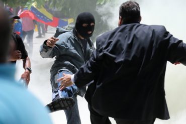 ¡EN FOTOS! Los momentos de horror que vivieron en la AN este #5Jul por salvaje ataque de colectivos