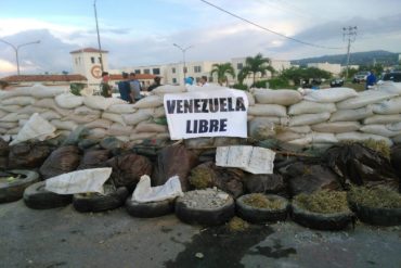 ¡UNA MURALLA! La enorme barricada que armaron este #18Jul en Barquisimeto (+Foto)