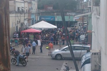 ¡SIN MIEDO! Impresionantes colas de venezolanos en El Cementerio para participar en el plebiscito #16Jul