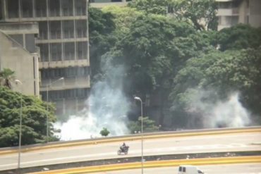 ¡QUÉ ABUSO! GNB lanzó bombas lacrimógenas hacia la UPEL en El Paraíso