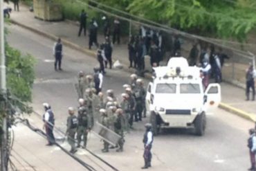 ¡ÚLTIMA HORA! GNB reprime a manifestantes en Maracay: denuncian que efectivos intentan entrar a las casas