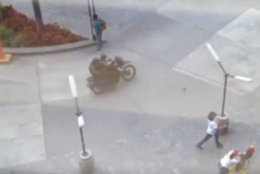¡SALVAJES E IRRESPONSABLES! GNB lanzó bombas lacrimógenas hacia el centro comercial Sambil (+Video)