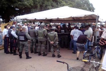 ¡SIN MIEDO! Militares y policías resteados acudieron uniformados a votar en el #Plebiscito16J (+Fotos)