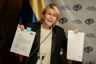 ¡TE LO MOSTRAMOS! Fiscal Luisa Ortega Díaz muestra acta sin la firma del defensor del Pueblo (+Fotos +Video)