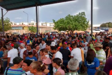 ¡TODOS POR EL SÍ! En #Maracaibo la gente salió masivamente a votar en el #Plebiscito16J (+Fotos +Videos)