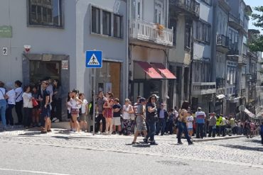 ¡VEA! Impresionantes colas de venezolanos en Portugal para participar en #ConsultaPopular16J (+Fotos +Videos)