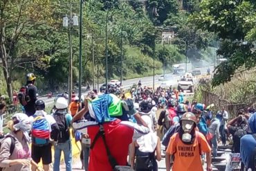 ¡LO ÚLTIMO! GNB reprime a estudiantes de Unimet en el Distribuidor Metropolitano (fotos+video) #18Jul