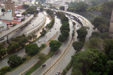 ¡NO LO VERÁS EN VTV! Así de desolada estuvo la autopista Francisco Fajardo durante el paro #27Jul (+Fotos +Videos)