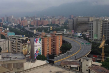 ¡NADIE SALE! Solitarias y con barricadas: así amanecen zonas de Caracas en este segundo día de paro #27Jul (+Fotos)