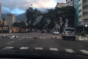 ¡ATENCIÓN! Trancazo y barricadas continúan en varias zonas de Caracas