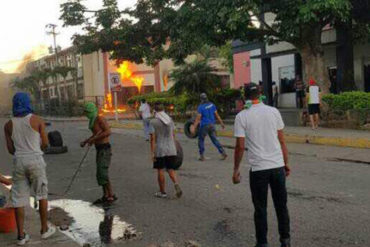 ¡ENTÉRESE! Incendian Alcaldía del municipio Crespo en Lara con bombas molotov