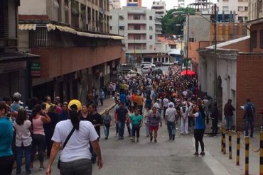 ¡COMO SI NADA! Policía se lavó las manos por no poder defender a personas en Catia ante ataque de colectivos