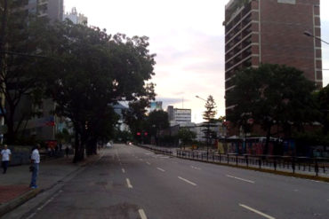 ¡ACATAN EL PARO! Cierran avenida Francisco de Miranda en protesta contra el gobierno este #20Jul (+Fotos)