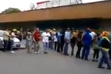 ¡SE REVENTARÁ NICOLÁS! «Esto no es Chacao, esto es Caricuao» gritaban los votantes desde las colas (Video)