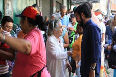 ¿PROVOCANDO? Chavistas marcharon frente al punto de la consulta en Petare (+Video)