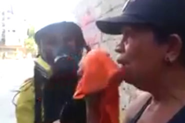 ¡INDIGNANTE! Narran cómo dispararon lacrimógena a mujer que intentó proteger a un joven para evitar su detención #9Jul (+Video)